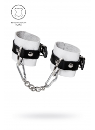 Бело-черные кожаные наручники с одним ремешком с люверсами - Pecado - купить с доставкой в Норильске
