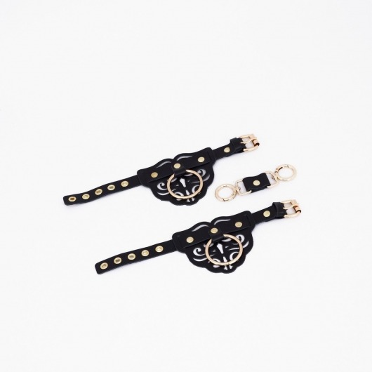 Черные кожаные наручники с клепками, кольцами и золотистой фурнитурой - Crazy Handmade - купить с доставкой в Норильске